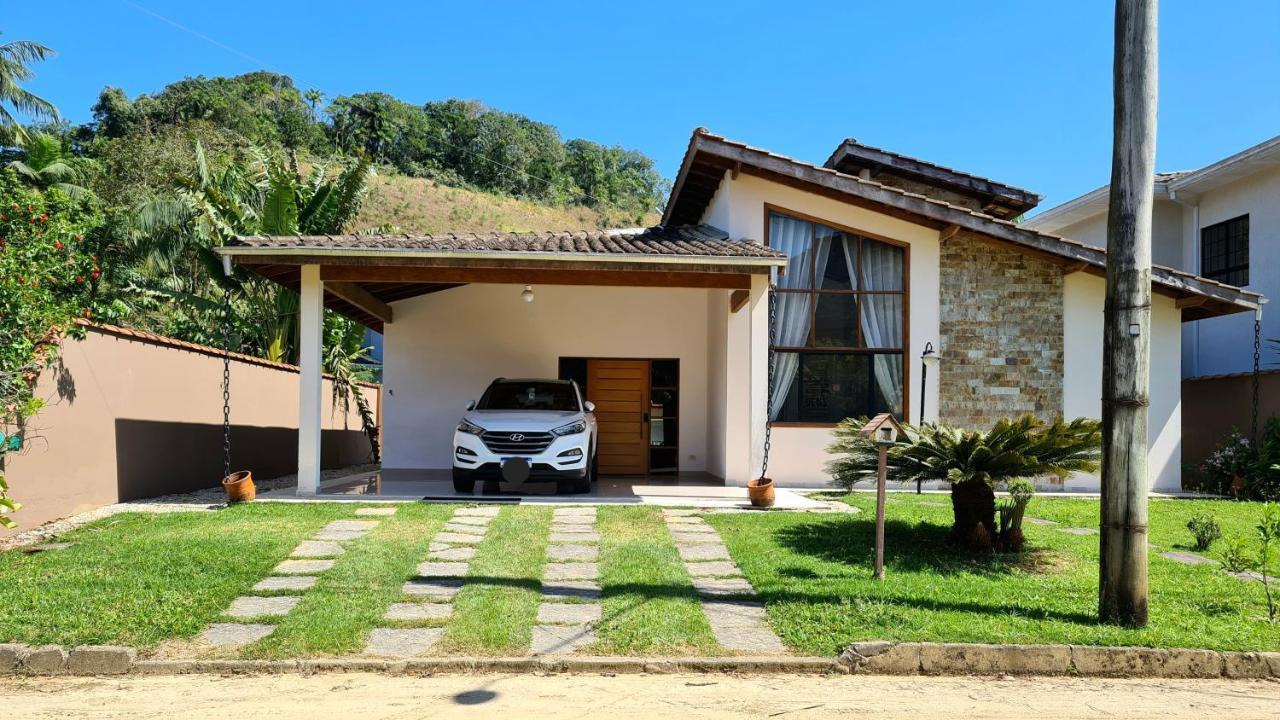 Linda Casa Em Fechado